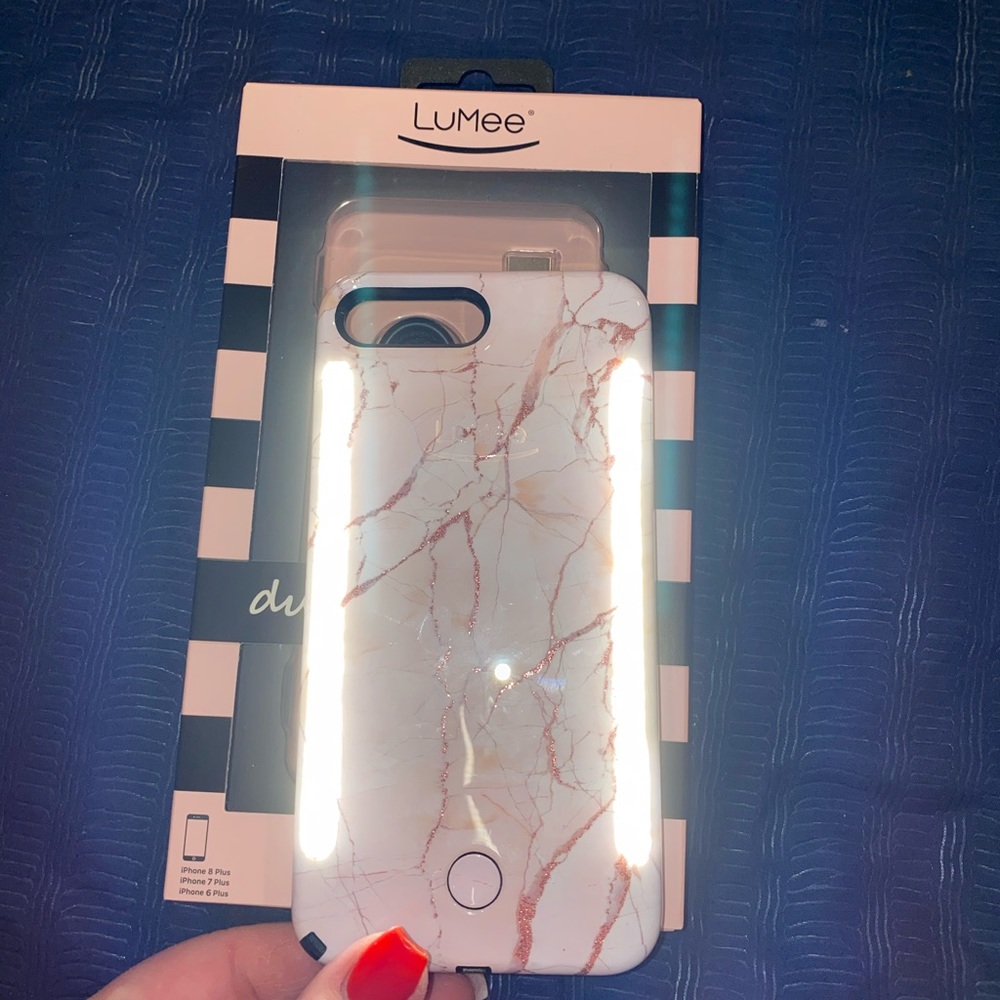 Lumee iPhone 8 Plus case with selfie lighting - Picture 2 of 4